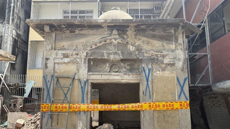 台中拆鐵皮屋驚見古寺！啟動暫定古蹟程序
