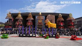 賈斯汀與青山宮赴日表演舞獅(圖/寶島神很大 提供)