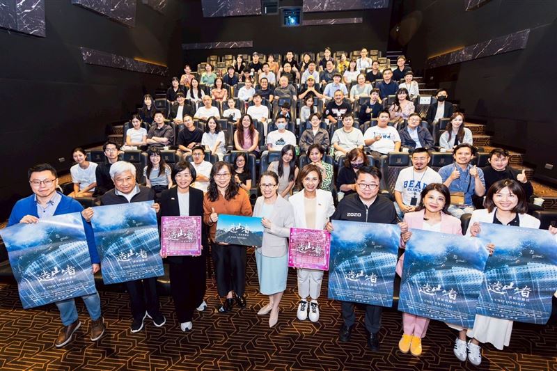紀錄片《造山者－世紀的賭注》上映以來熱潮持續延燒，副總統蕭美琴也前來觀影。（圖／蘇巧慧委員辦公室提供）