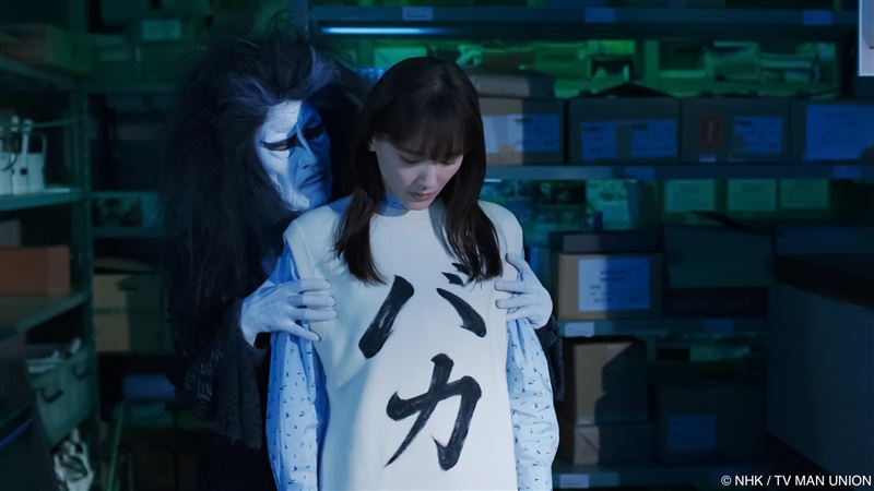 圖綾瀨遙在劇中原本享受著單身生活,卻因親戚的孤獨死事件動搖內心。(圖/Hami Video提供)