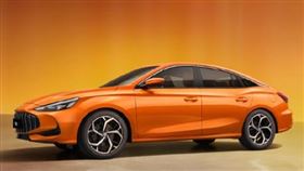  ▲新年式MG5車內還能選擇橘色雙色內裝。（圖／翻攝自MG）