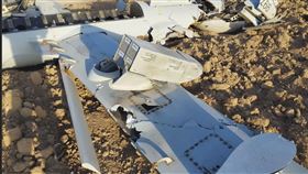 美國打擊伊朗核設施，伊斯法罕、納坦茲等地遭到攻擊。圖為一架以色列無人機，在伊朗伊斯法罕地區遭到攻擊。 （圖／美聯社／達志影像）

