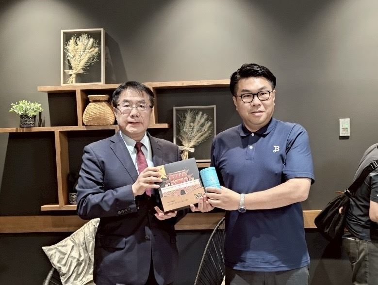 黃偉哲市長日前造訪北海道，跟北海道美唄市櫻井恒市長會面