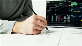 ▲台積電領軍強彈與Fed鴿派言論，台股今日止跌回升。（示意圖／PEXELS ）