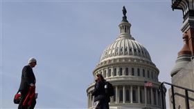 美國國會大廈圓頂美國聯邦眾議院金融服務委員會5日通過「不歧視台灣法案」，要求財政部支持台灣加入國際貨幣基金。圖為美國國會大廈圓頂。中央社記者鍾佑貞華盛頓攝  114年3月7日