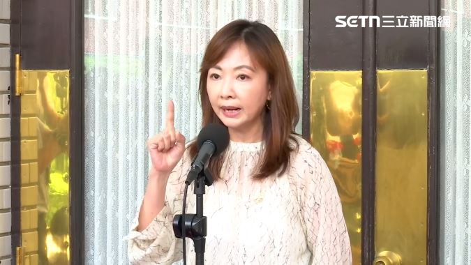 才獲金鐘小杰今爆閃兵!郭昱晴:虛心檢討