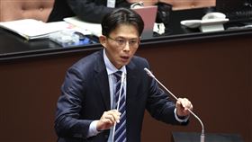 立院三讀通過公務人員保障法（2）立法院會24日三讀修正通過公務人員保障法部分條文，民眾黨立委黃國昌（圖）於條文通過後發表談話。中央社記者趙世勳攝  114年6月24日