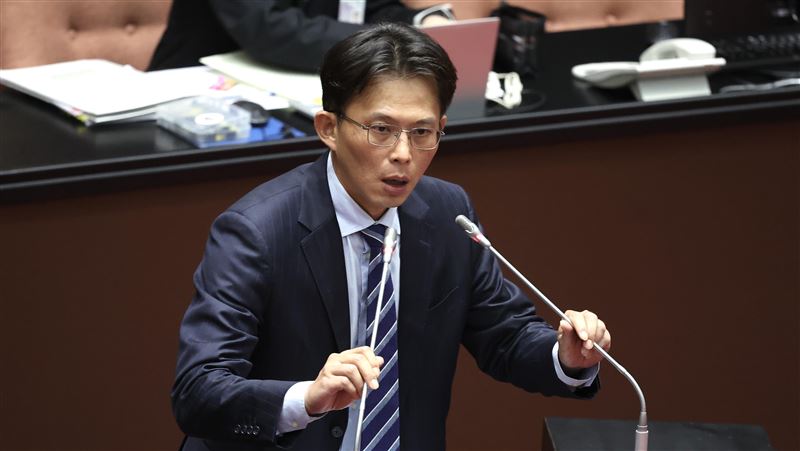 惡檢偽造鄭文燦案證據？她喊腳尾昌上班囉