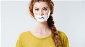 輔大耳鼻喉科主任胡皓淳醫師表示，其實過度的提高或壓低音量對聲帶都是傷害，不要太刻意輕聲細語！（圖／翻攝自胡皓淳醫師粉專）