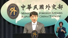 ▲外交部發言人蕭光偉於例行記者會回應議題。（圖／翻攝自外交部YT）