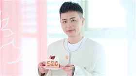 蕭秉治新歌MV走浪漫風。（圖／相信音樂提供）