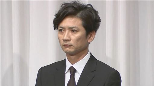 男星強吻女工作人員　還傳下體照約上床