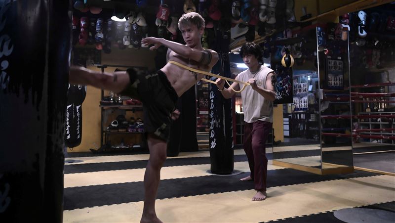 56歲男星激戰時頸部受傷　花兩週肉體改造