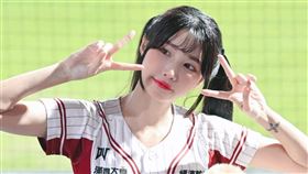 筠熹先前透露臉部不小心被自家愛犬咬傷。（圖／翻攝自臉書）