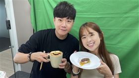 馬來西亞籍網紅「Soya」許素瑄上李岳節目。（圖／李岳提供）