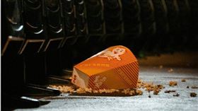 食物掉地5秒撿起仍可吃？實測驚人結果曝（示意圖／PIXEL)