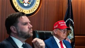 川普的行動展現「有限戰爭」核心原則：使用最小必要武力達成政治目標，而非全面開戰。（圖／翻攝自The White House）