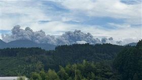 鹿兒島，新燃岳，噴火，地震，岩漿庫收縮，噴發，（圖／翻攝自X平台 @mBQVDrXjZYTd6Q7）)