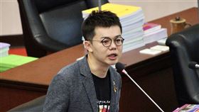 議員質詢問陳其邁盼選手用何名稱征戰（2）世界12強棒球賽台灣隊奪冠，台灣基進高雄市議員張博洋（圖）2日在議會質詢時，詢問高雄市長陳其邁希望自己國家的運動員用什麼名稱站上國際舞台。中央社記者董俊志攝  113年12月2日