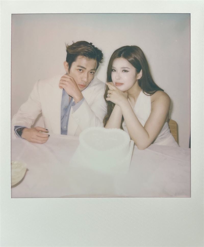 Tyson Yoshi近日宣布與未婚妻&nbsp;Christy&nbsp;登記結婚。（圖／翻攝自臉書）