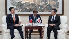 顧立雄,小林鷹之（圖／國防部提供）