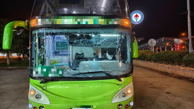 統聯國道撞貨車!乘客:他整路晃全車驚嚇