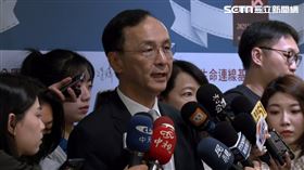 ▲朱立倫出席「銀光好居」標章授證暨創新服務獎表揚典禮。（圖／翻攝畫面）