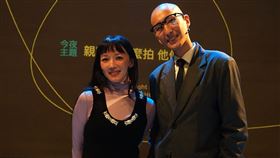 金鐘女配李杏(左)與男友「法白」總監劉珞亦(右)首度甜蜜同台。（圖／公視提供）