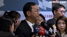 ▲朱立倫出席「銀光好居」標章授證暨創新服務獎表揚典禮。（圖／翻攝畫面）