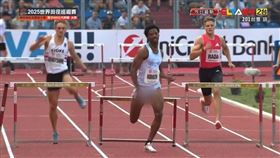 克里斯羅賓森（中）露點跨欄奪金牌。（圖／翻攝自愛爾達體育家族臉書）