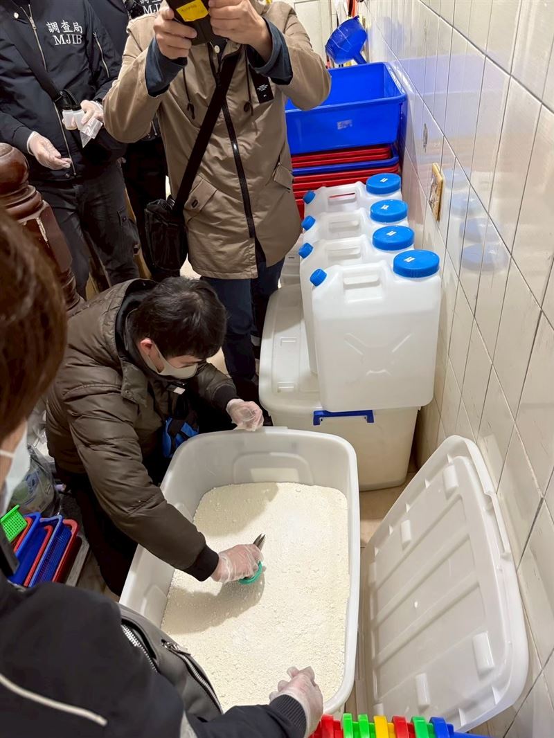 台西鄉破獲大型製毒工廠，現場起出上億元毒品。（圖／翻攝畫面）