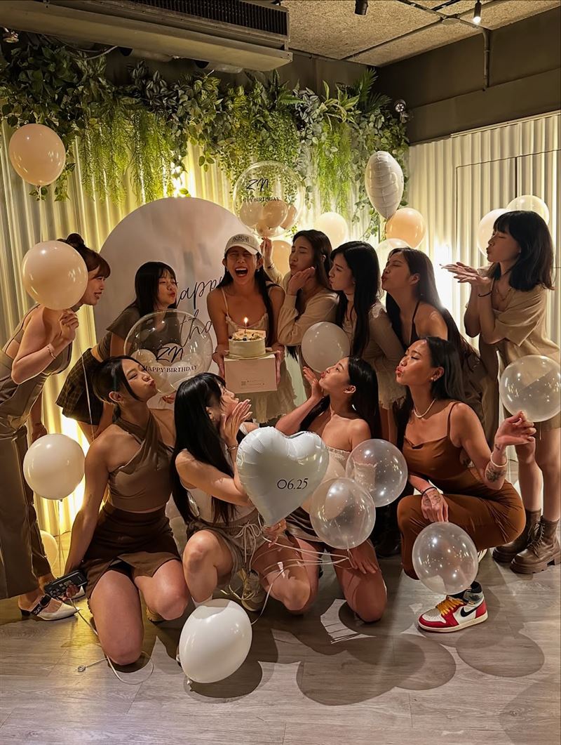 梓梓與好友們一起慶生。（圖／翻攝自梓梓IG）