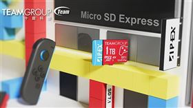 十銓科技推出 EAMGROUP APEX SD7.1 MicroSD Express記憶卡 ，為掌機帶來極速儲存方案。（圖／十銓科技提供） 