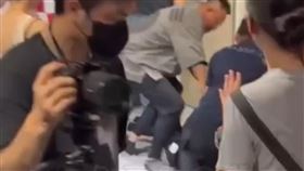 台中「燒打雞」健身房　新店開幕遭潑糞(圖/翻攝黑豪企業)