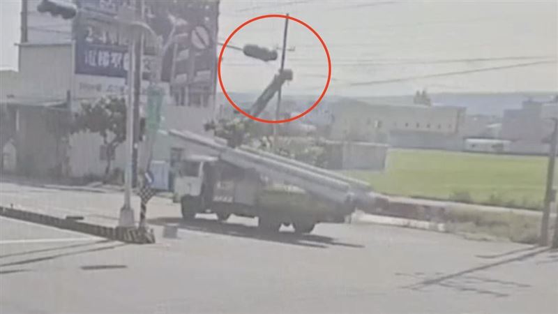 GG！台中大貨車「勾斷電線」紅綠燈全故障