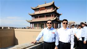 ▲前總統馬英九6/23參訪嘉峪關和紫軒酒窖的照片。（圖／馬辦提供） 