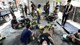 新竹竹北市麻園地區一間鐵皮汽車烤漆廠，23日上午發生火警。（圖／翻攝自「新竹縣政府消防局」臉書）