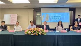 
▲美喆-KY召開股東常會，會中通過配發每股1.2元現金股利。圖右三為董事長陳本源、圖左三為執行長王傳漢。（圖／美喆-KY提供）