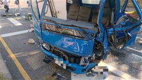 北市,內湖,成功路,車禍,貨車,公車。（圖／翻攝畫面）