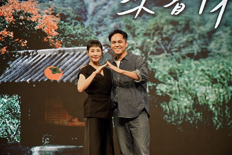 大愛劇《假日到山裏來看你》首映記者會,張本渝、徐詣帆飾演夫妻。(圖/大愛提供)