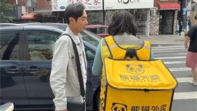 八炯透露將從香港轉機出發至北京，但其實人在紐約。（圖／翻攝threads）