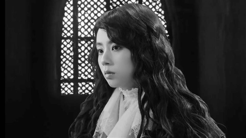 創下五千萬點擊　神秘女聲真面目美成這樣