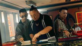 頑童推出新歌〈里長Bro〉MV。（圖／本色提供）