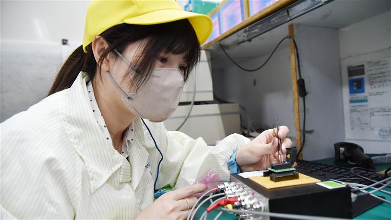 文科出身女「靠它」轉職科技業 薪資飆3成