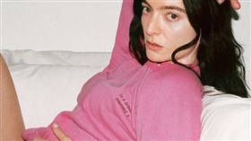 ▲蘿兒（Lorde）睽違4年推出全新專輯。（圖／環球音樂提供）