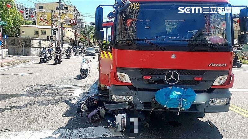 高雄消防車趕救火撞騎士 21歲女大生斷腿