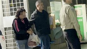 涉殺同居人並棄屍 彰化女及前男友深夜收押禁見彰化縣大村鄉朱姓女子（左）及賴姓前男友（右2），疑涉嫌殺害朱女的同居男友李姓男子並棄屍，彰化地方檢察署5日晚間聲押禁見獲准。中央社記者鄭維真攝 114年2月6日