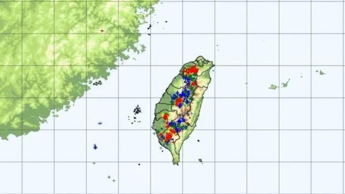 南北全閃電訊號！南山炸冰雹台7甲恐封路