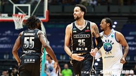 ▲TPBL總冠軍賽G6，新北國王洋將奧帝投進三分球。（圖／記者劉彥池攝影）