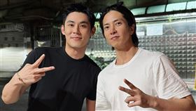 陳奕開心同框山下智久（右）一起用餐談天。（圖／翻攝自chen_i_1016 IG）